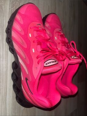 Nike Air Max Women's Running Shoes - Hot Pink Women’s Size 7.5 (Men’s 6) $160